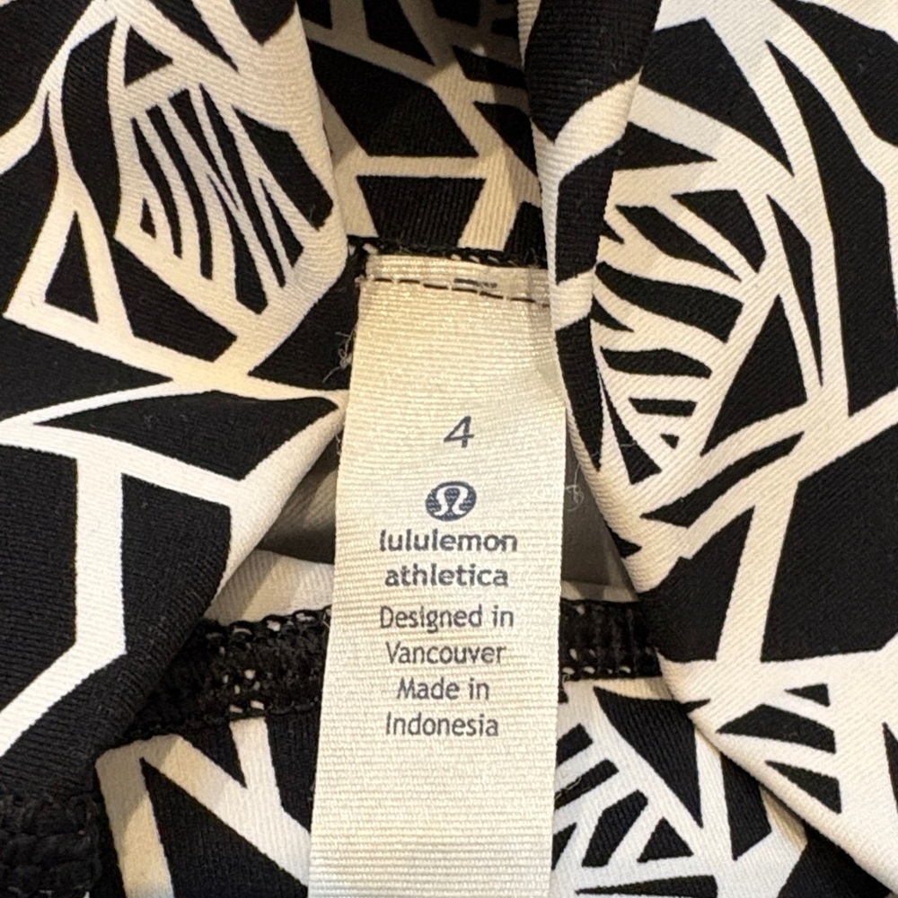 Lululemon Leggings Size 4 High Times Posey Black White Geometric Rose Print EUC - Picture 2 of 14
